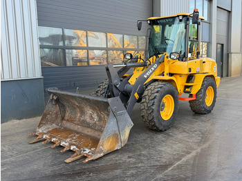 Натоварувач на тркала Volvo L30G: слика 2