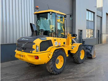 Натоварувач на тркала Volvo L30G: слика 5