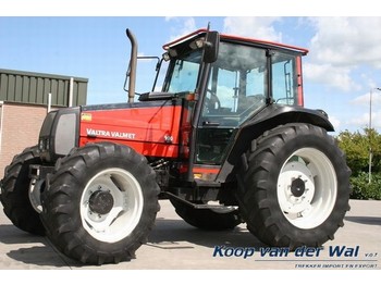 Трактор Valtra 900: слика 1