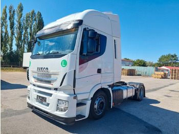 Камион влекач IVECO