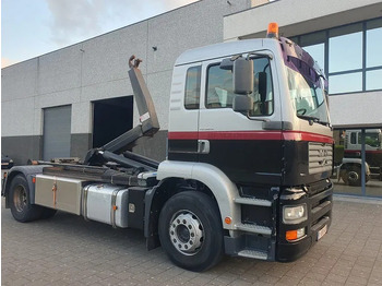 Камион со кука за подигање MAN