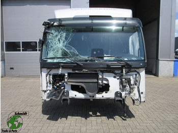 Кабина и ентериер MERCEDES-BENZ