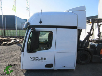 Кабина и ентериер MERCEDES-BENZ