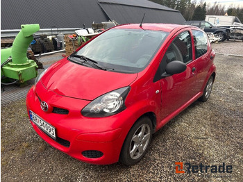 Автомобил TOYOTA