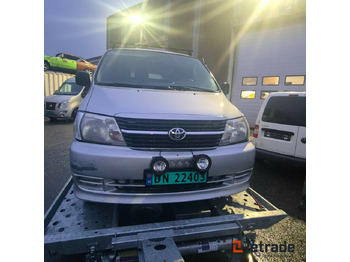 Автомобил TOYOTA