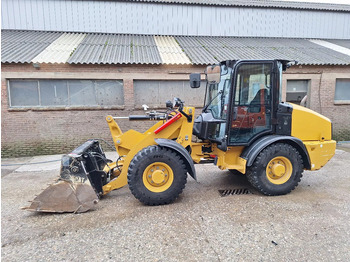 Натоварувач на тркала CATERPILLAR 906