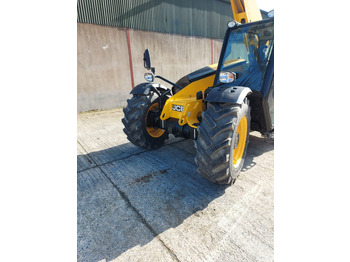 Телескопски ракувач 2021 JCB 527-58: слика 3