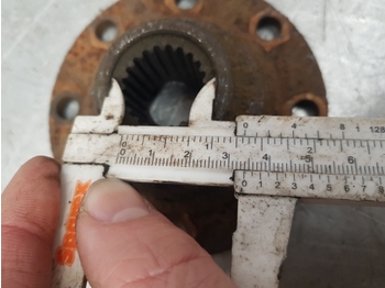 Предна оска за Земјоделска машина Ford 5610, 6610, 7610 Zf Apl325 Front Axle Pinion Flange E1nn3b091aa, 83927810: слика 5