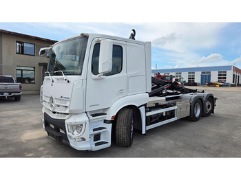 Камион со кука за подигање MERCEDES-BENZ Actros 2543