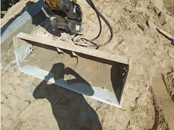 Мини багер CATERPILLAR 305E2: слика 5