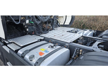 Interior photo 1: Камион влекач Scania R450
