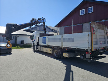 Камион со платформа, Камион со кран Scania P320: слика 4