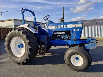 Трактор FORD