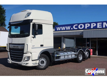 Транспортер на контејнер/ Камион со променливо тело DAF XF 106 450