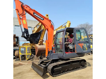 Багер гасеничар DOOSAN DX60W