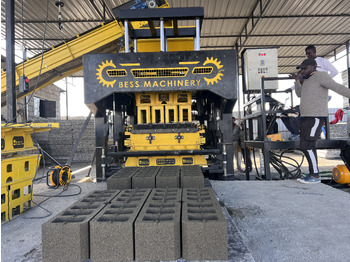 Машина за бетонски блокови