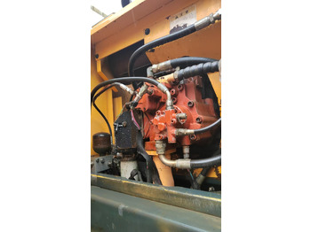 Багер на тркала Hyundai 210: слика 4