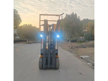 Багер гасеничар TCM FD 30: слика 5