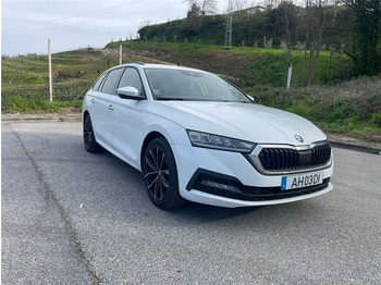 Автомобил ŠKODA
