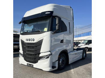 Камион влекач IVECO S-WAY