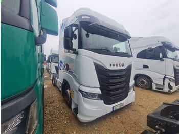 Камион влекач IVECO