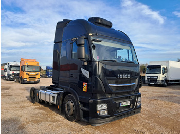Камион влекач IVECO