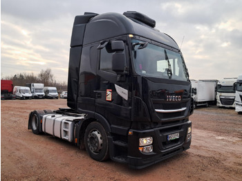Камион влекач IVECO