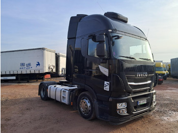 Камион влекач IVECO