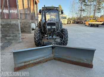 Трактор 1991 Massey Ferguson 372 4x4 FRONTHYDRAULIKK/SKJÆR: слика 3