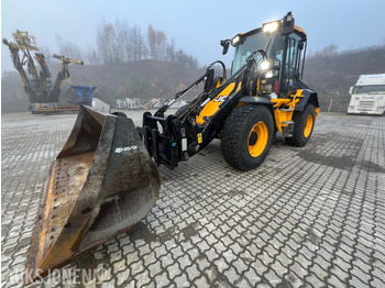 Натоварувач на тркала JCB