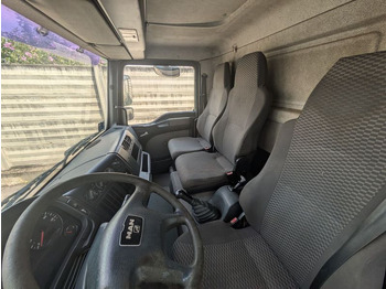 Камион сандучар Camion cassone coibentato MAN MAN TGL 7.180: слика 5