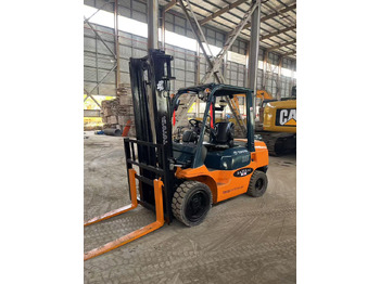 Дизел вилушкар Toyota FD30 Forklift: слика 2 Дизел вилушкар Toyota FD30 Forklift: слика 2