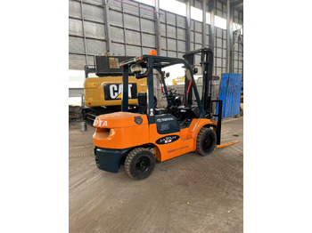 Дизел вилушкар Toyota FD30 Forklift: слика 5 Дизел вилушкар Toyota FD30 Forklift: слика 5