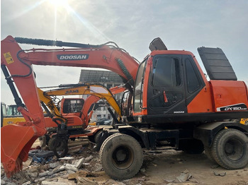 Багер на тркала DOOSAN
