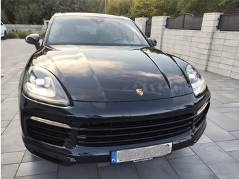 Автомобил PORSCHE