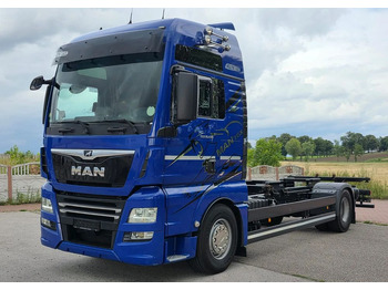 Камион со кабинска шасија MAN TGX