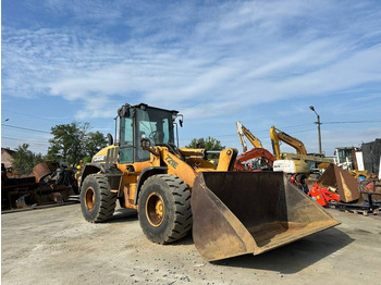 Натоварувач на тркала CASE