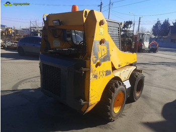 Компактен натоварувач JCB 185: слика 4