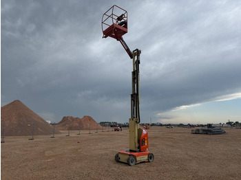 Вертикален јарболски подигнувач JLG