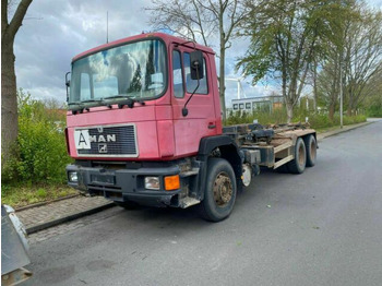 Камион со кука за подигање MAN 26.372