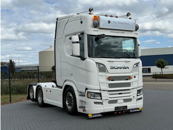 Камион влекач SCANIA R 580