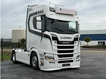 Камион влекач SCANIA S 520