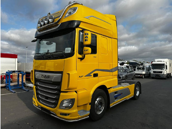Камион влекач DAF XF 530