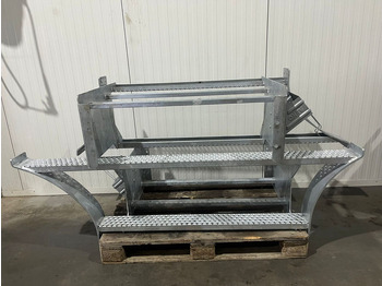 Кабина и ентериер LIEBHERR