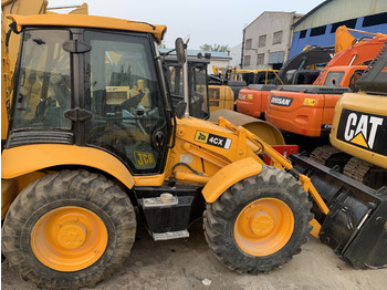 Натоварувач на тркала JCB 4CX