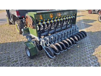 Семенска дупчалка