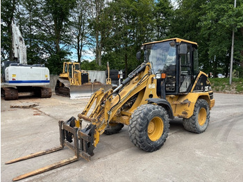 Натоварувач на тркала CATERPILLAR 908