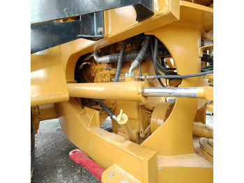 Натоварувач на тркала CATERPILLAR 966H: слика 2