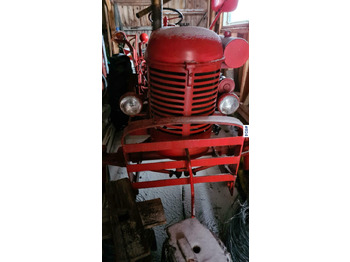 Трактор 1952 Massey Harris Pony 812: слика 2
