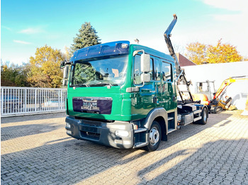 Камион со кука за подигање MAN